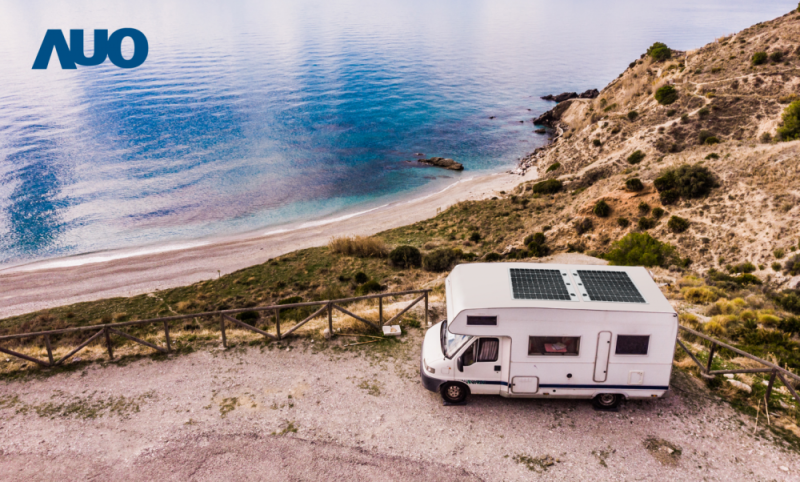 「可撓輕量化太陽光電板SunCurva」使用輕量特殊耐候型複合板取代傳統太陽能板的玻璃前板，不僅降低70%重量，每米平方僅3Kg；具有抗衝擊性能及通過電磁相容性測試，可應用於交通運輸工具，如露營車、遊艇等